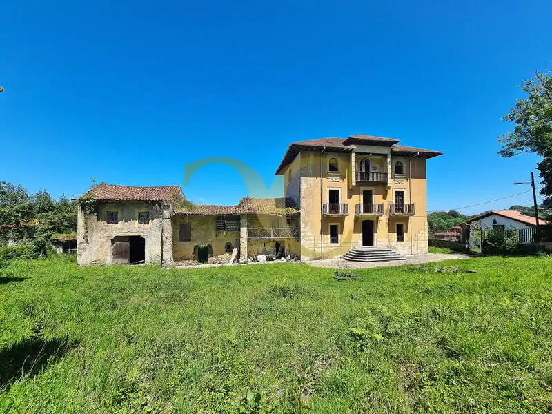 Vista exterior de Casa o xalet en venda en Llanes amb Jardí privat, Terrassa i Traster