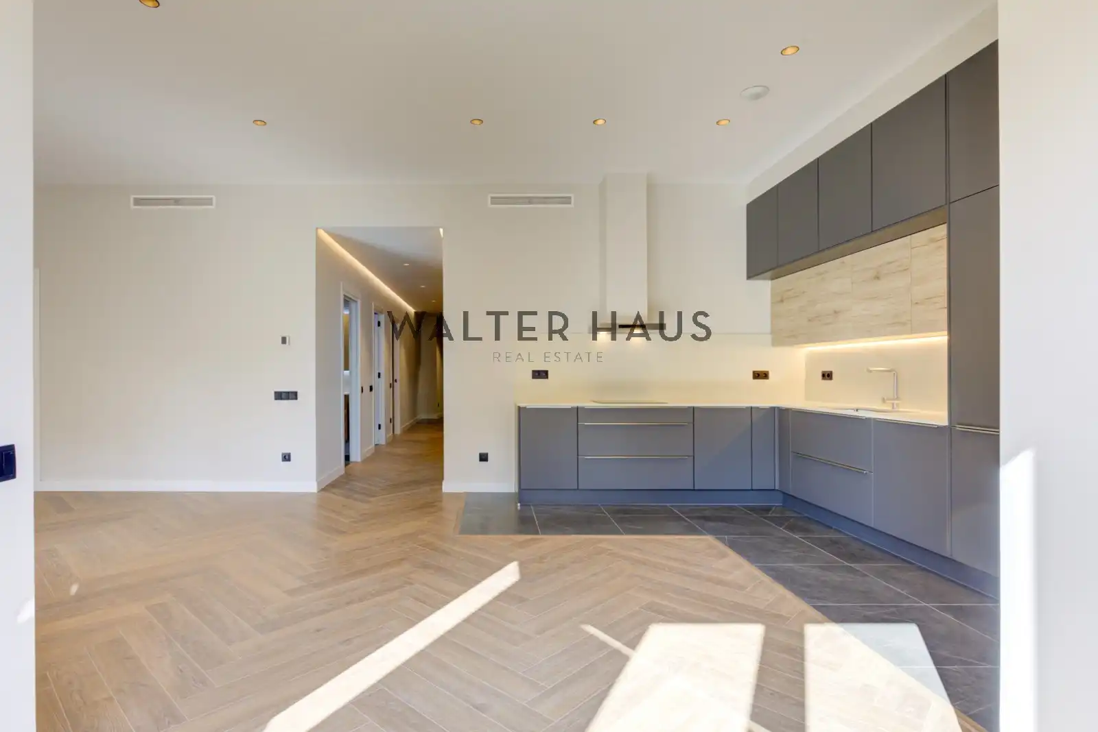 Kitchen of Flat for sale in Barcelona  with Air Conditioner, Heating and Oven