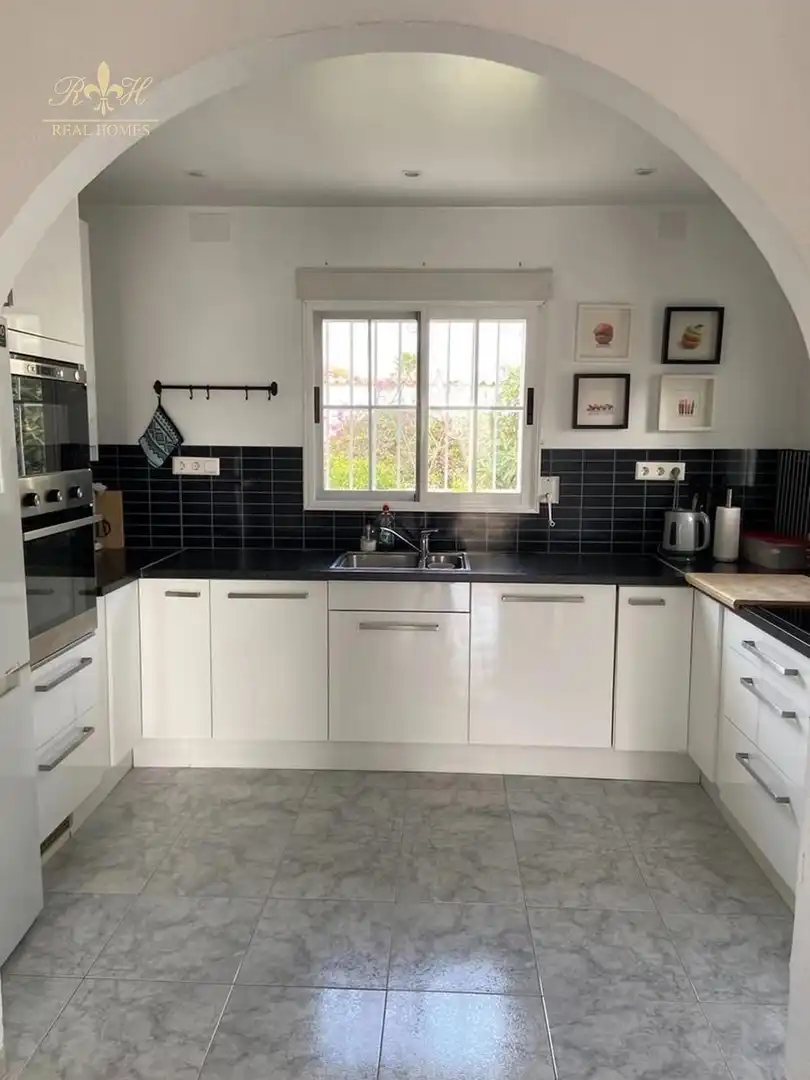 Kitchen of Detached homes for sale in L'Alfàs del Pi  with Air Conditioner, Heating and Swimming Pool