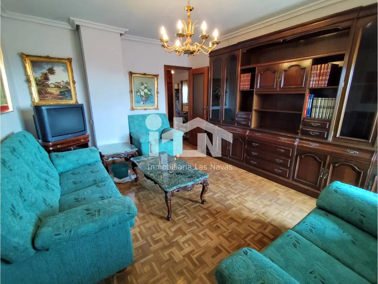 Sala de estar de Piso en venta en Las Navas del Marqués  con Calefacción, Parquet y Terraza