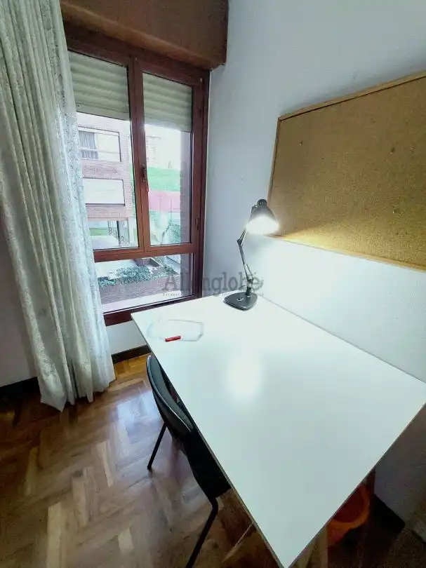 Bedroom of Flat for rent in Oviedo   with Heating