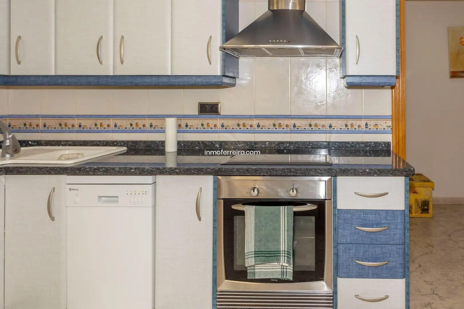 Kitchen of Houses for sale in Darro  with Storage room