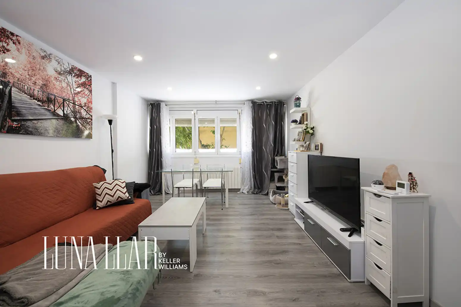Sala d'estar de Pis en venda en Sant Boi de Llobregat amb Aire condicionat, Calefacció i Parquet