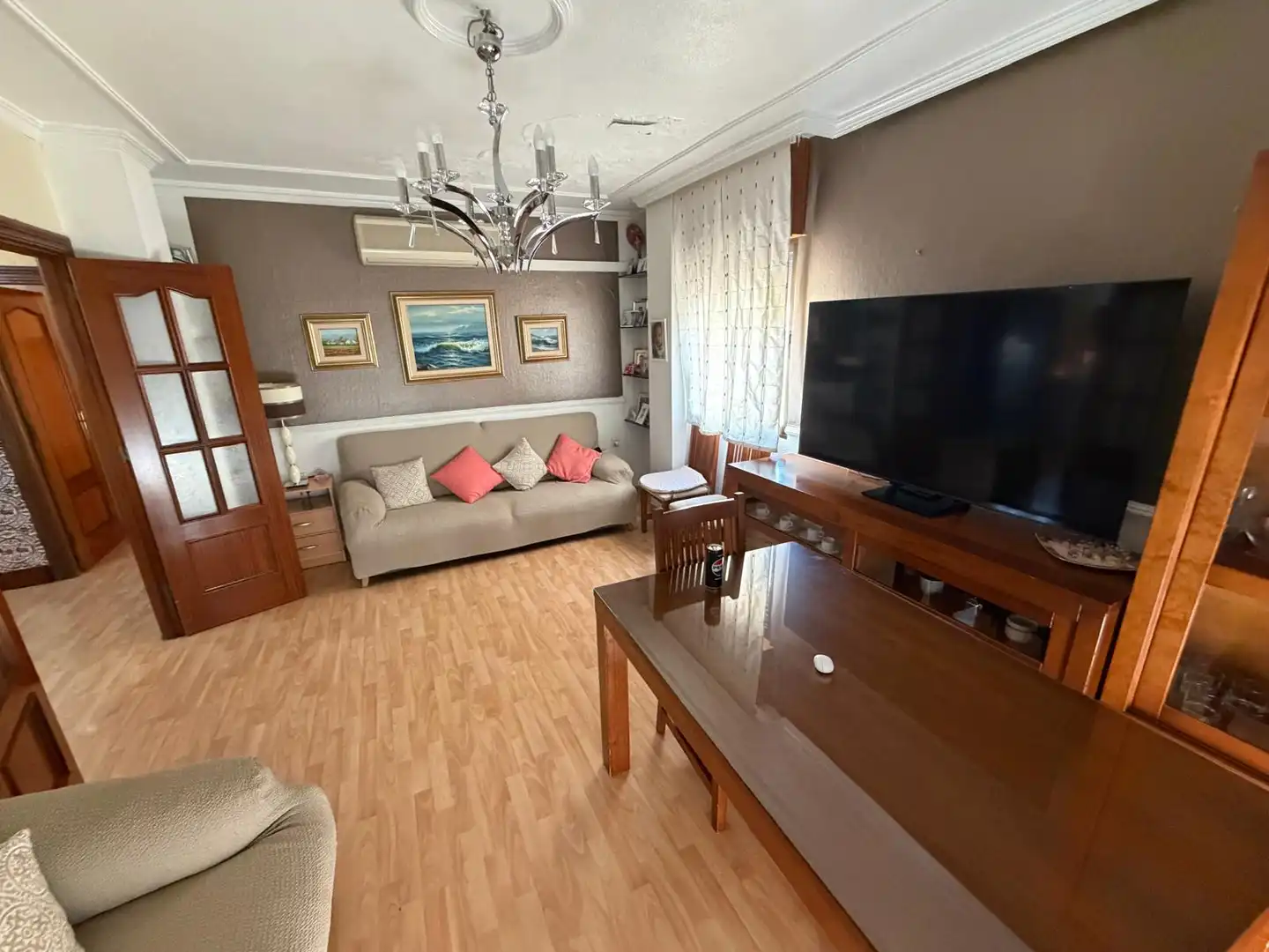 Wohnzimmer von Maisonette zum Verkauf in Peligros mit Klimaanlage, Terrasse und Ofen