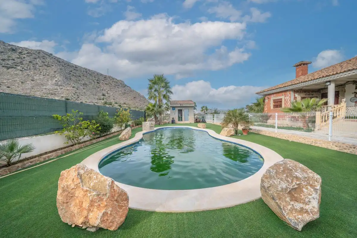 Piscina de Finca rústica en venta en Cox con Aire acondicionado, Calefacción y Jardín privado