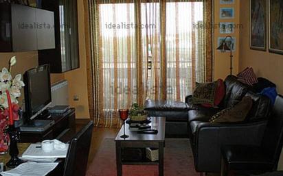 Living room of Flat for sale in Salamanca Capital  with Private garden, Swimming Pool and Community pool