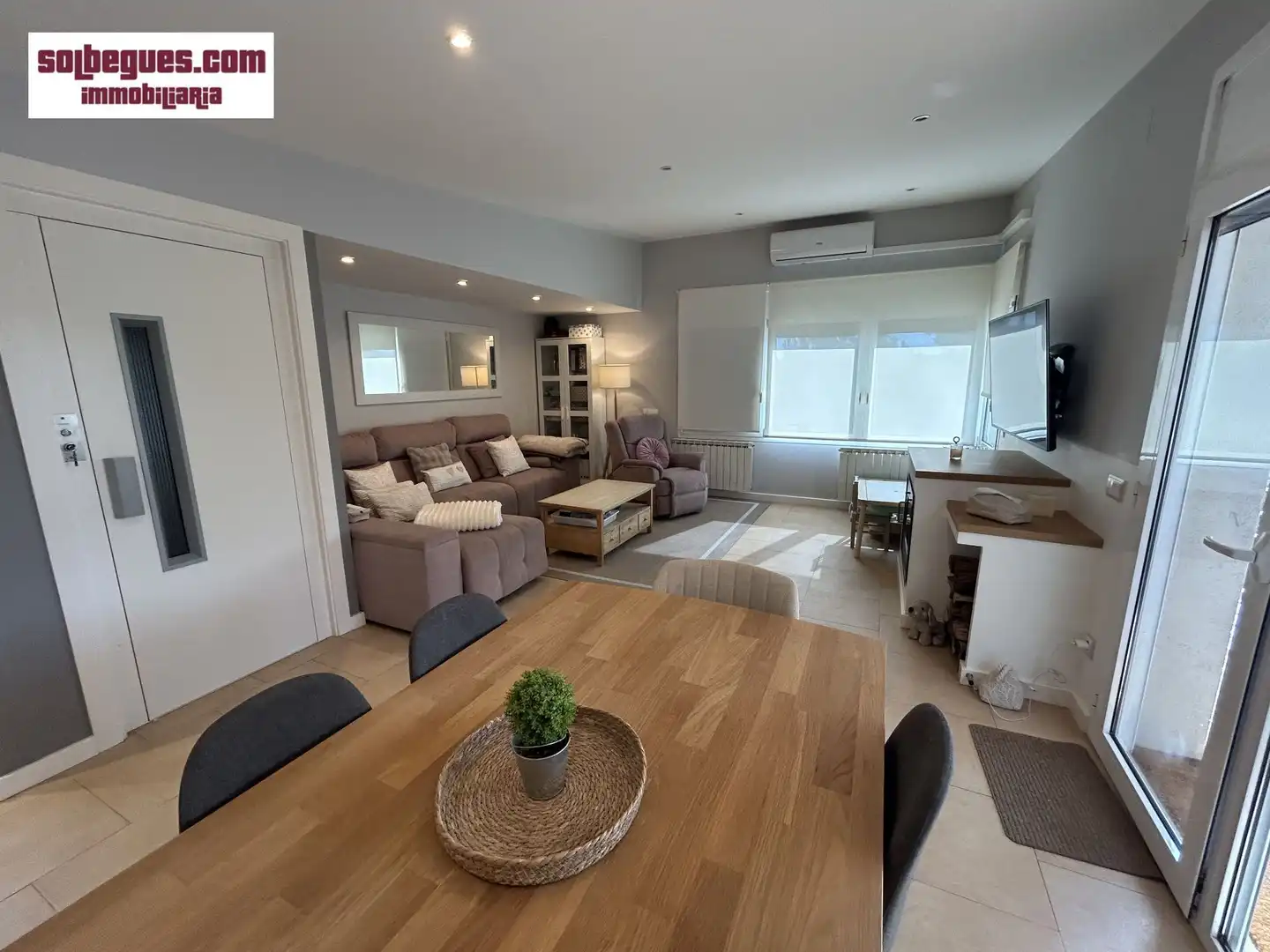 Sala de estar de Casa o chalet en venta en Begues con Aire acondicionado, Calefacción y Jardín privado