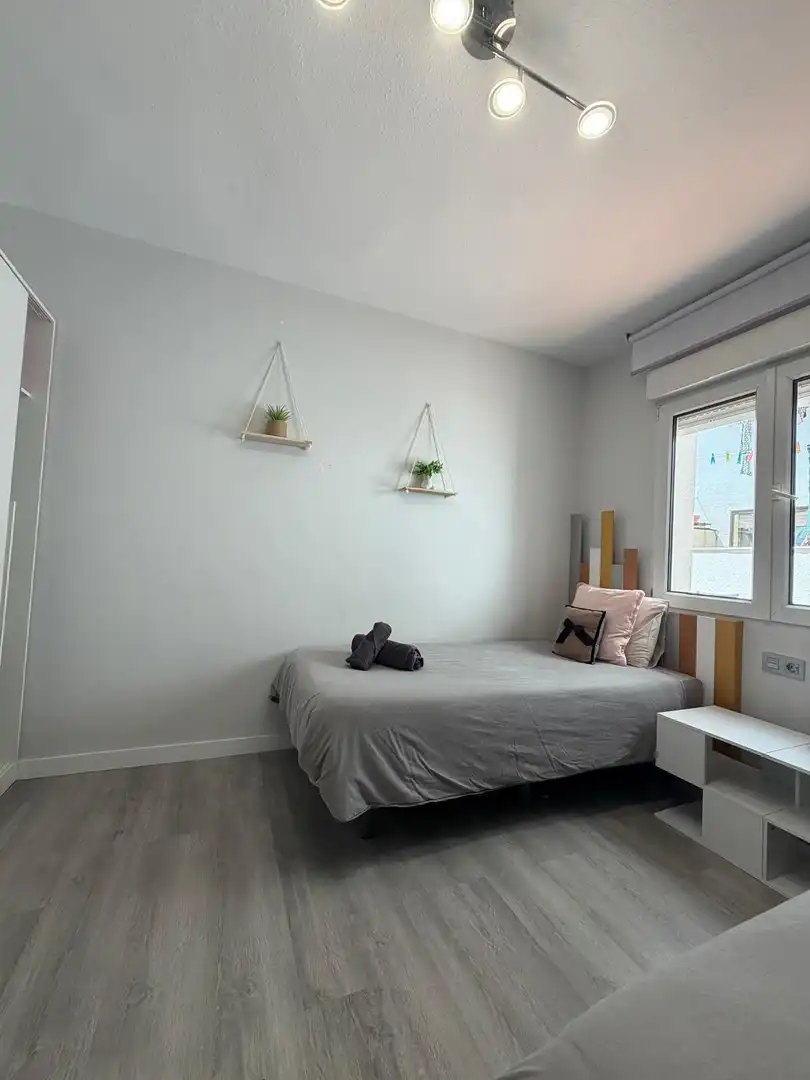 Schlafzimmer von Wohnung zur Miete in Gijón  mit Heizung, Terrasse und Balkon