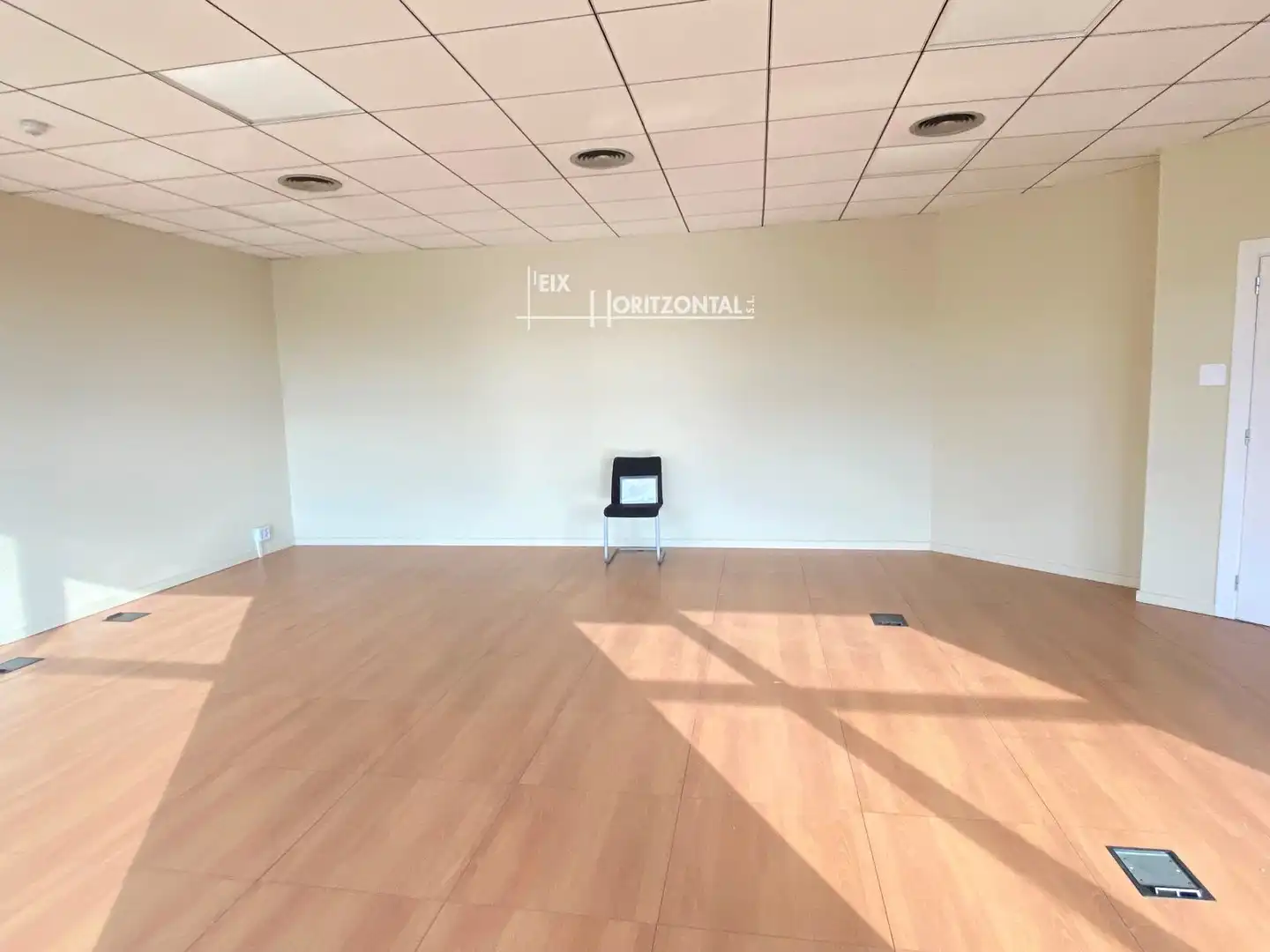 Office for rent in Sabadell  with Air Conditioner, Heating and Internet