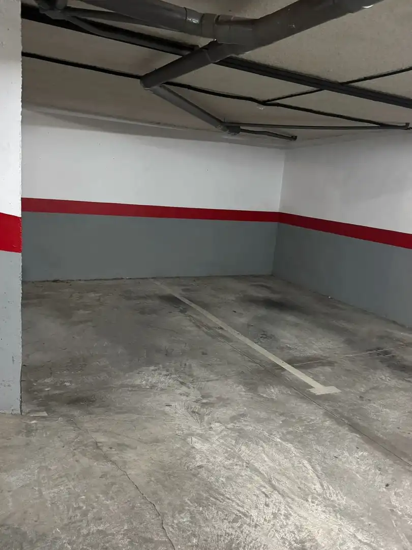 Parking de Apartamento en venta en Marbella con Jardín privado, Alarma y Piscina comunitaria