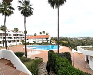 Vista exterior de Planta baixa en venda en Mijas amb Aire condicionat, Terrassa i Piscina