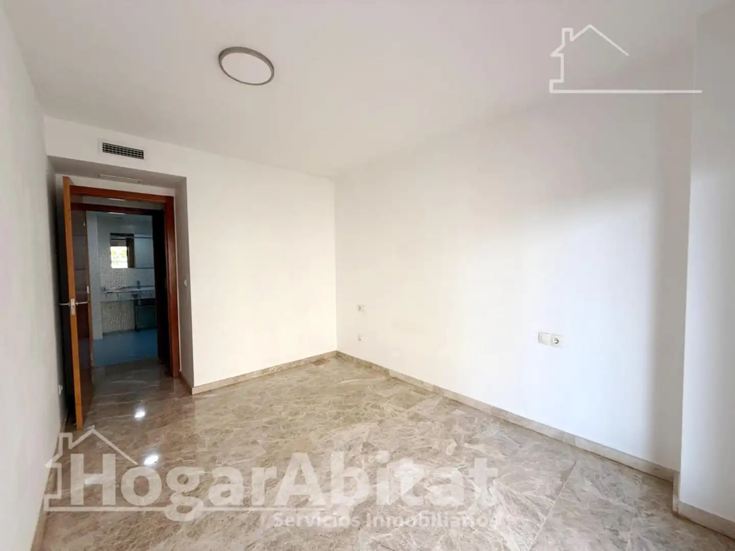 Dormitori de Pis de lloguer en Paterna amb Aire condicionat, Calefacció i Jardí privat