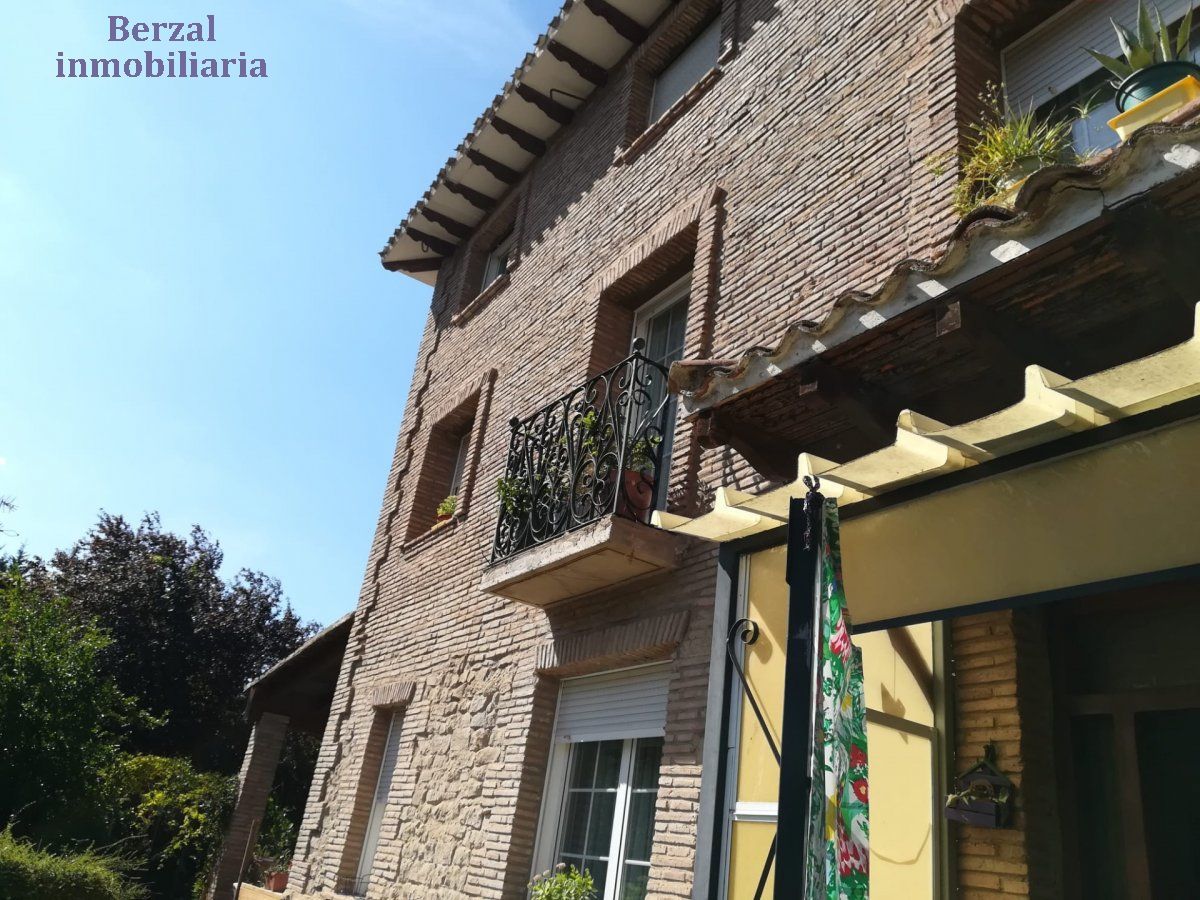 Vista exterior de Finca rústica en venda en  Logroño amb Calefacció, Jardí privat i Traster