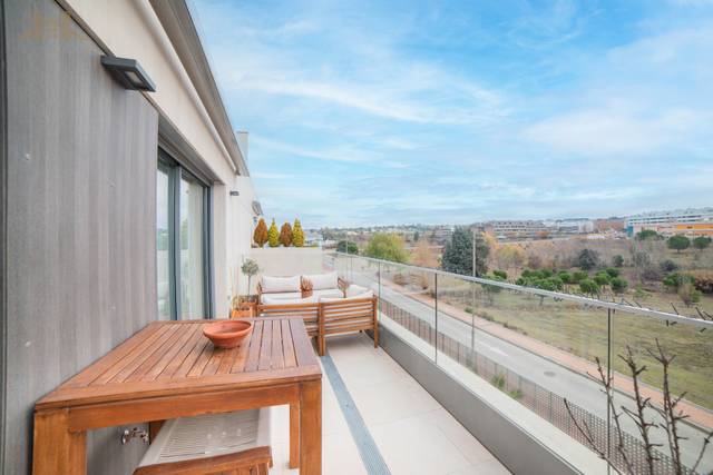 Piso en Venta en Avenida Víctimas del Terrorismo en Valenoso