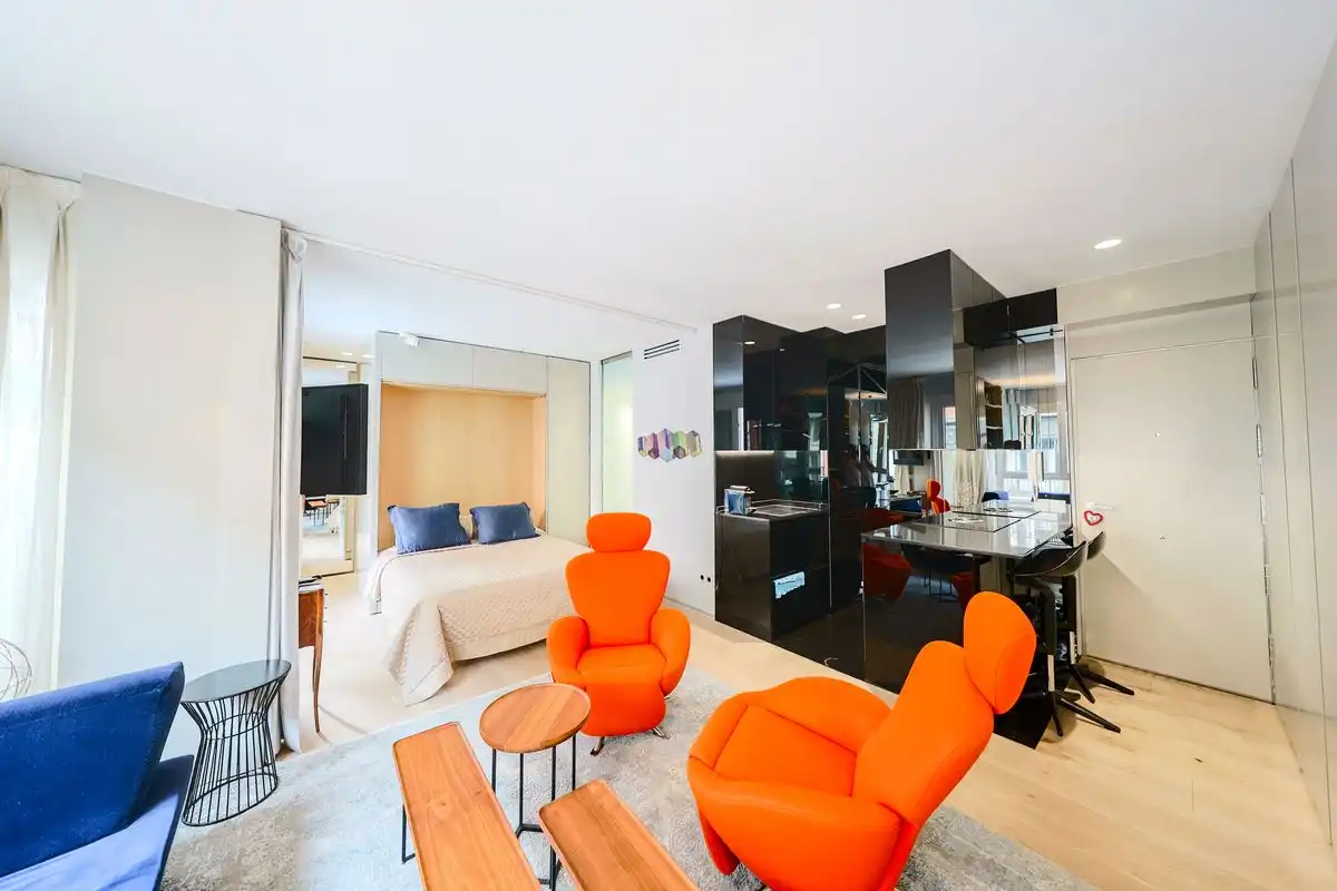 Loft zum Verkauf in Calle de la Academia, Jerónimos