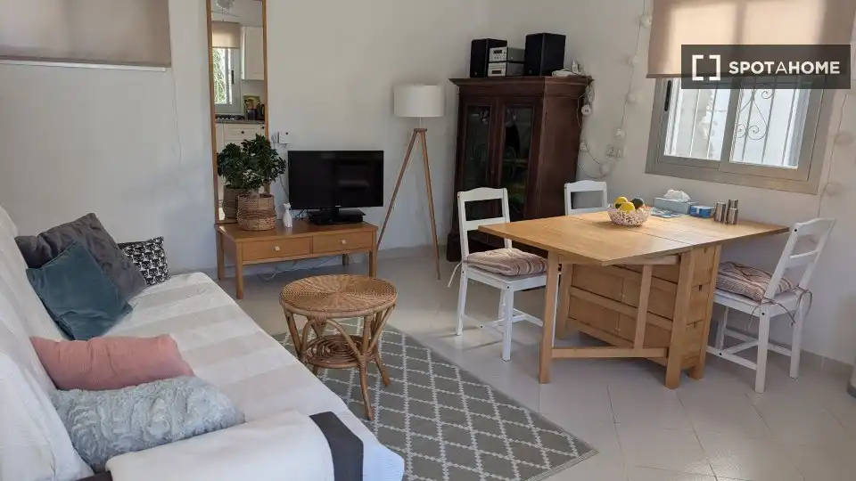 Sala d'estar de Apartament per a compartir en Callosa d'en Sarrià amb Aire condicionat, Terrassa i Moblat