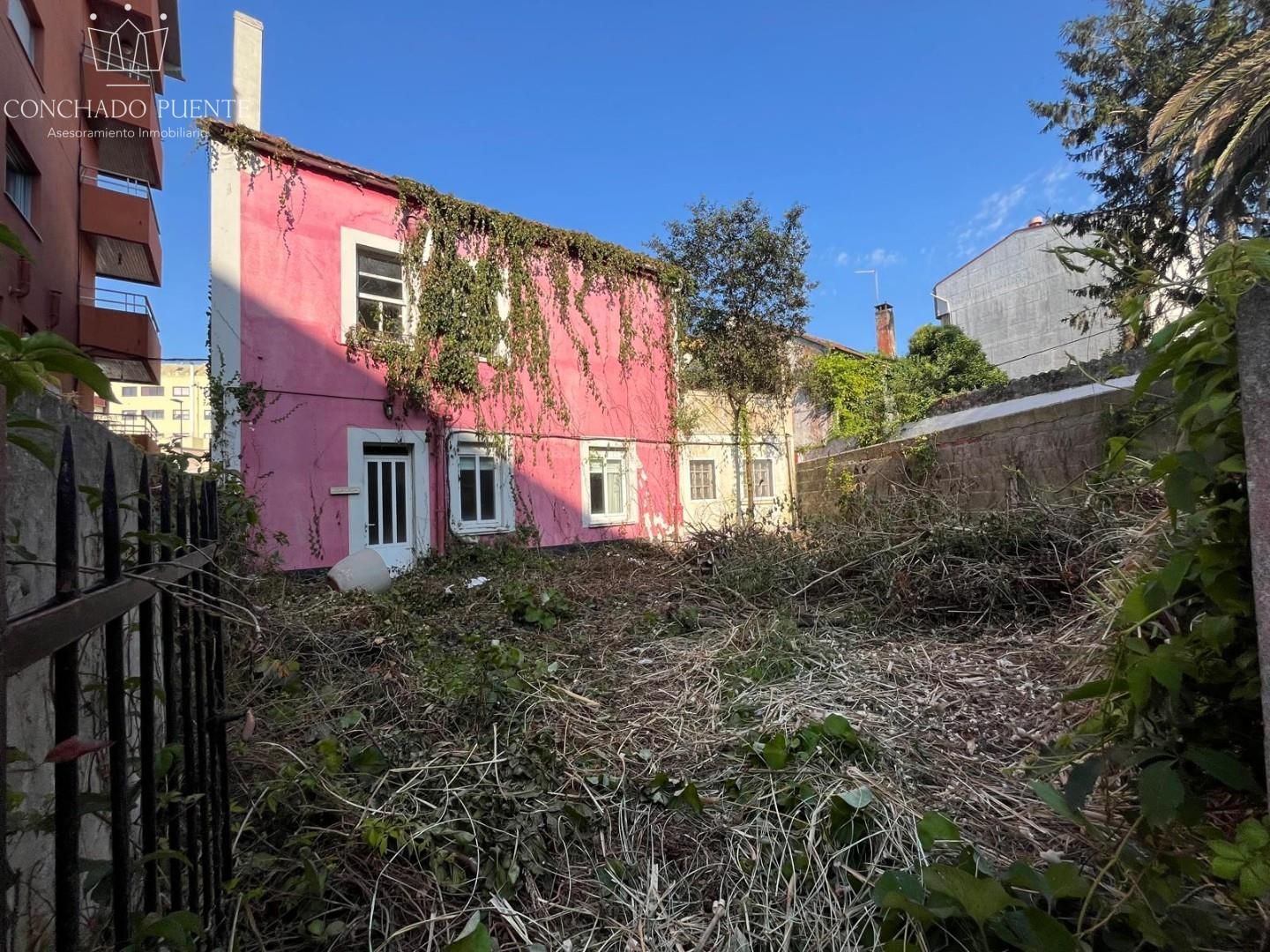 Vista exterior de Casa o xalet en venda en Oleiros amb Jardí privat