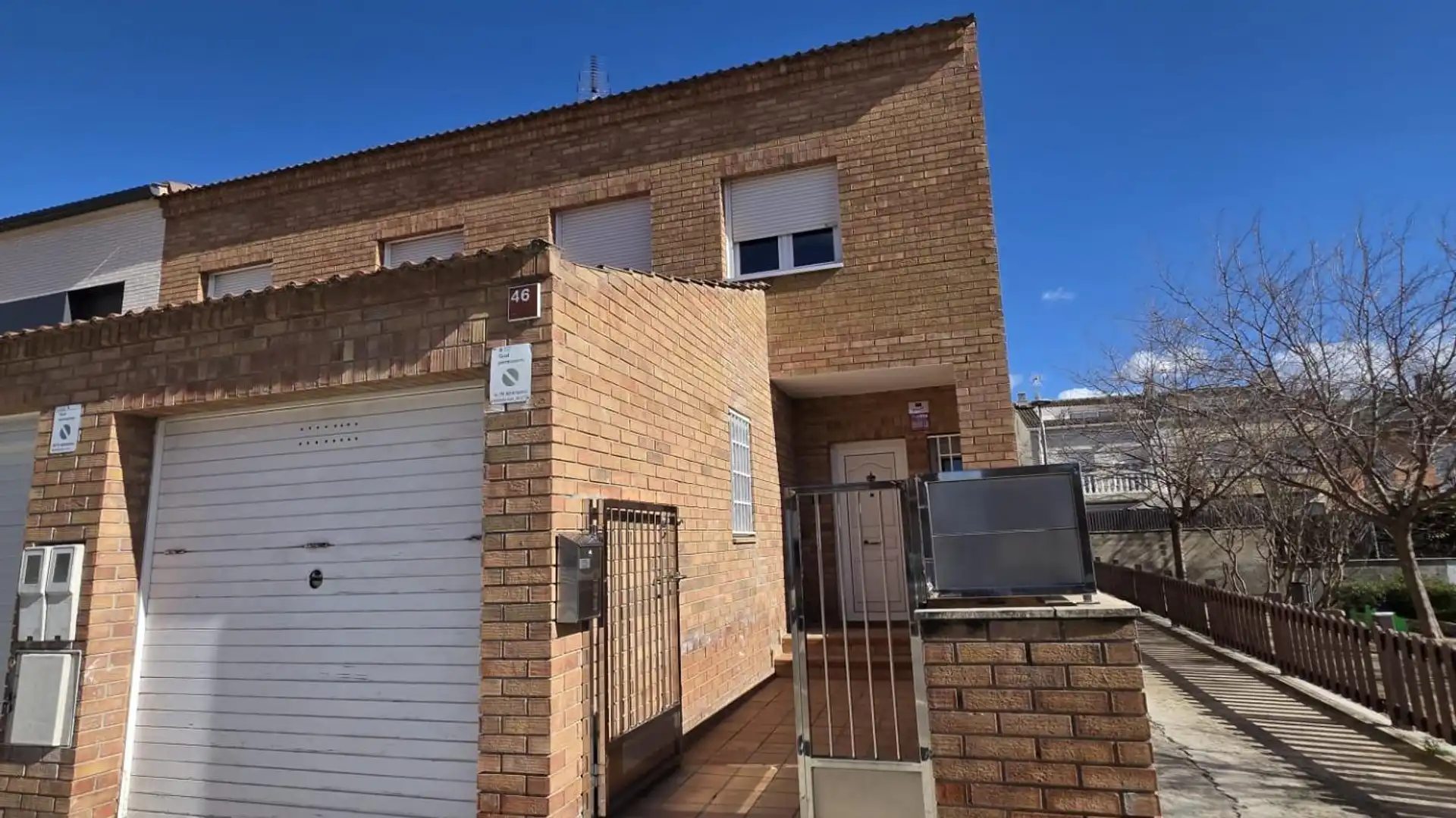 Vista exterior de Casa o xalet en venda en Igualada amb Calefacció, Jardí privat i Parquet