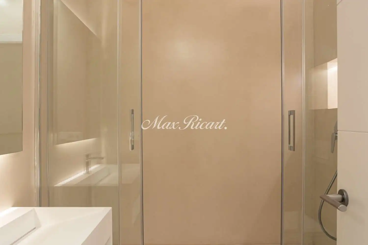 Bathroom of Flat for sale in Barcelona  with Air Conditioner, Heating and Balcony