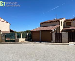 Exterior view of Single-family semi-detached for sale in Revillarruz  with Terrace