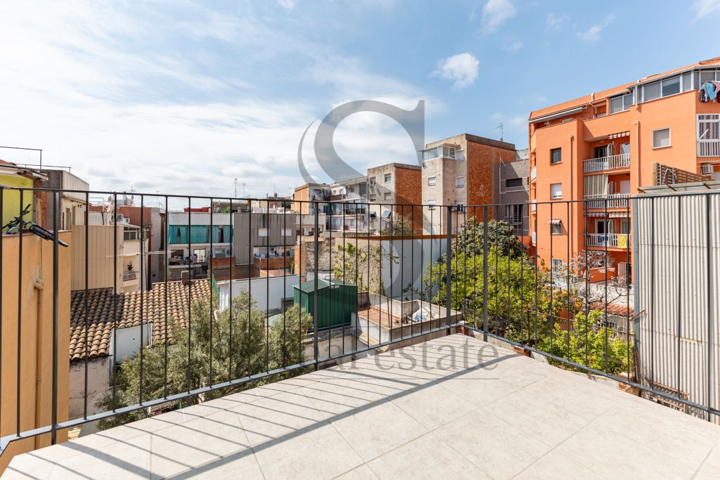 Exterior view of Attic for sale in Santa Coloma de Gramenet  with Terrace and Balcony