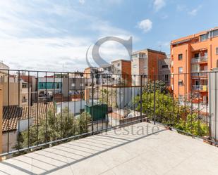 Vista exterior de Àtic en venda en Santa Coloma de Gramenet amb Terrassa i Balcó