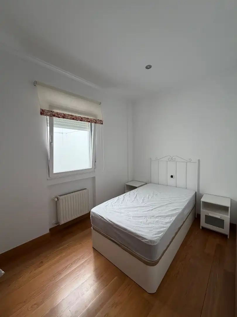 Dormitori de Apartament de lloguer en Lugo amb Calefacció, Traster i Moblat