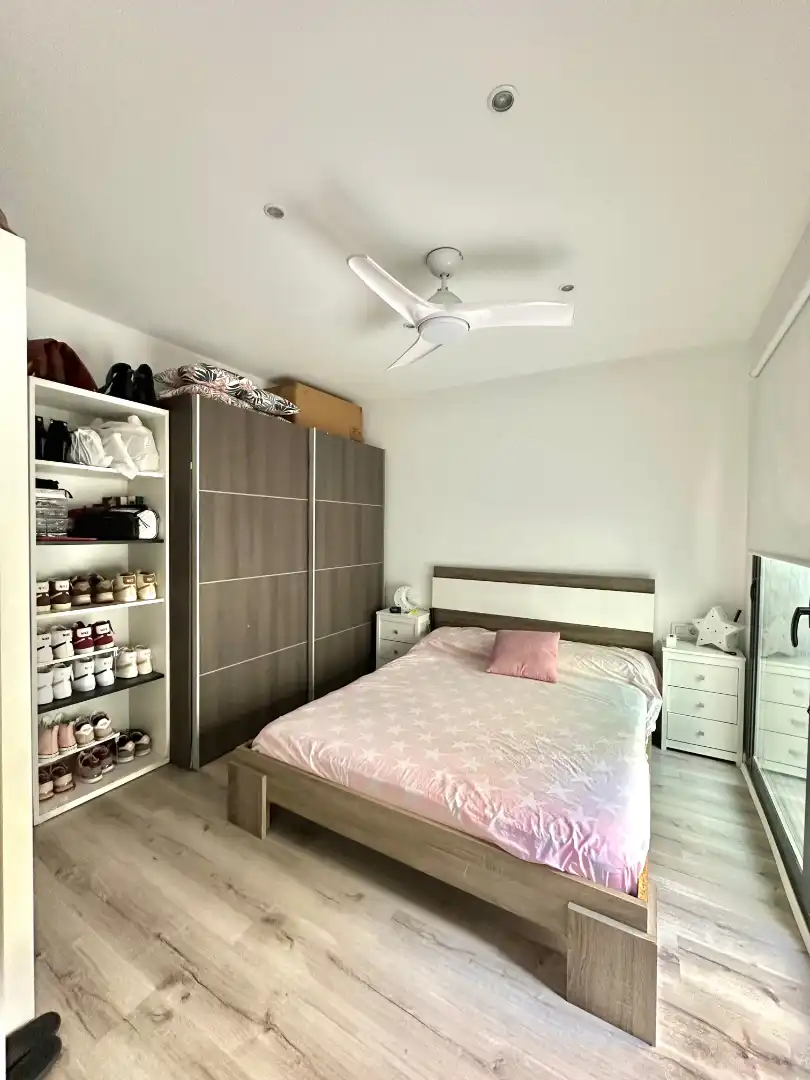 Bedroom of Detached homes for sale in Santa Coloma de Gramenet  with Air Conditioner, Heating and Parquet flooring