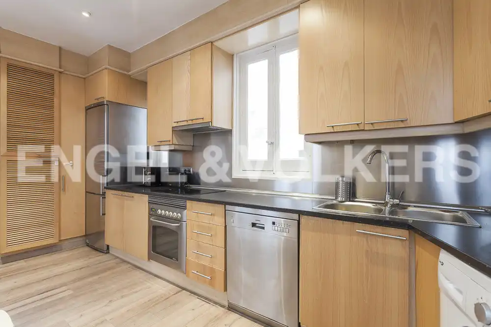 Kitchen of Flat for rent in Madrid  with Air Conditioner, Heating and Parquet flooring
