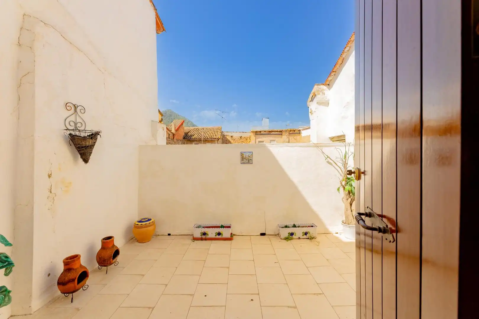 Vista exterior de Casa o xalet en venda en Xàtiva amb Calefacció, Terrassa i Moblat