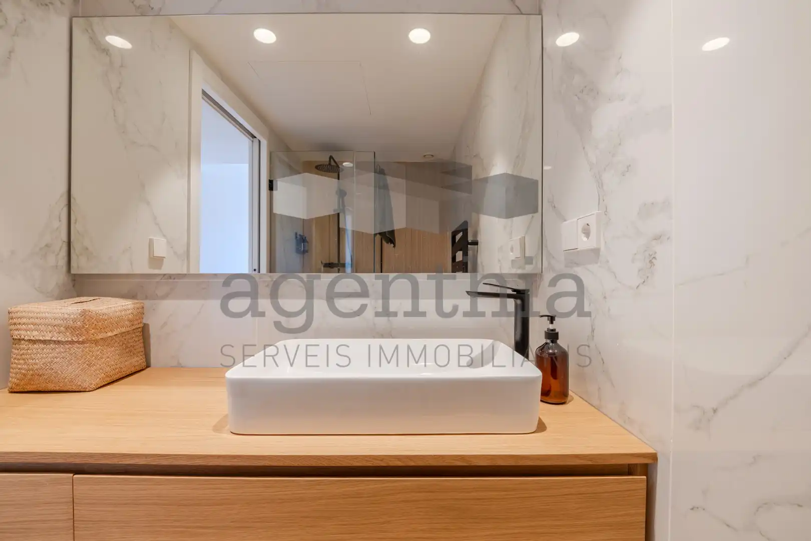 Baño de Piso en venta en Girona con Aire acondicionado, Calefacción y Trastero