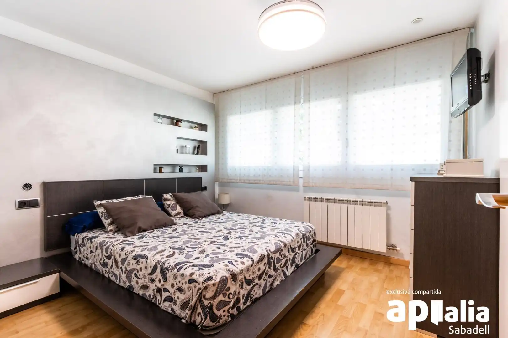 Habitación de Piso en venta en Sabadell con Aire acondicionado, Calefacción y Piscina comunitaria
