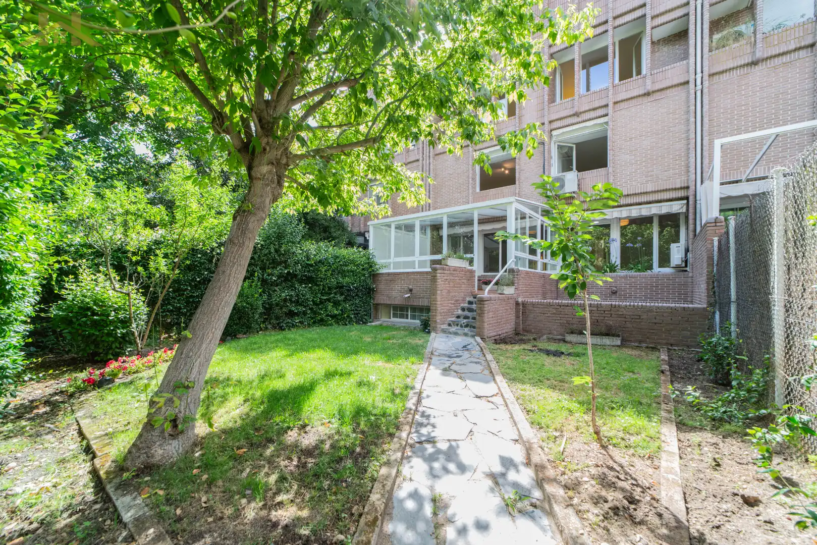 Vista exterior de Casa adosada en venta en Las Rozas de Madrid con Aire acondicionado, Calefacción y Jardín privado