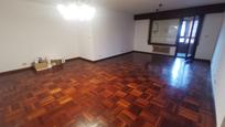 Sala d'estar de Pis en venda en Ourense Capital  amb Balcó