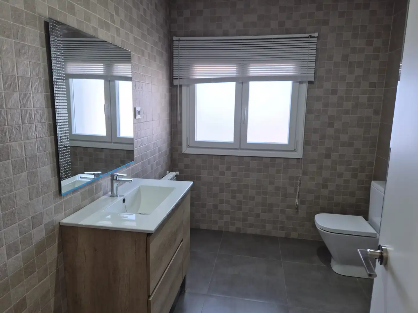 Bathroom of Flat for rent in Torrejón de Velasco, Madrid
