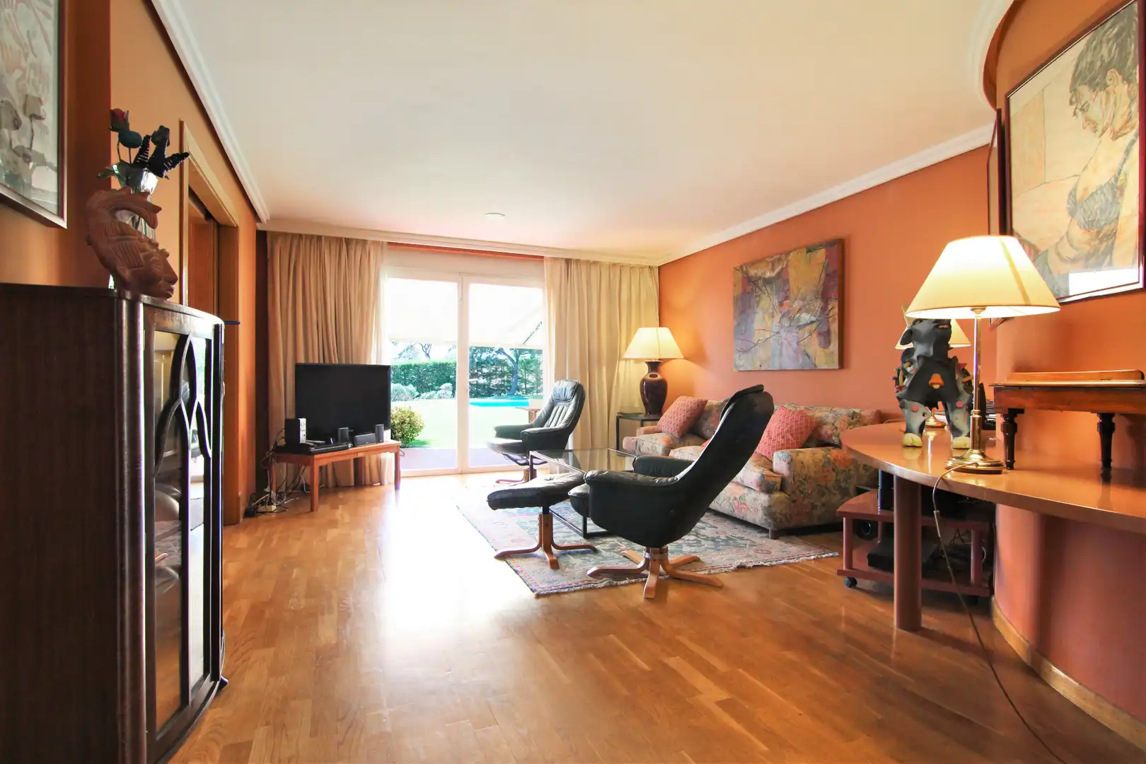 Sala d'estar de Casa o xalet en venda en Ciudalcampo amb Jardí privat, Piscina i Jacuzzi