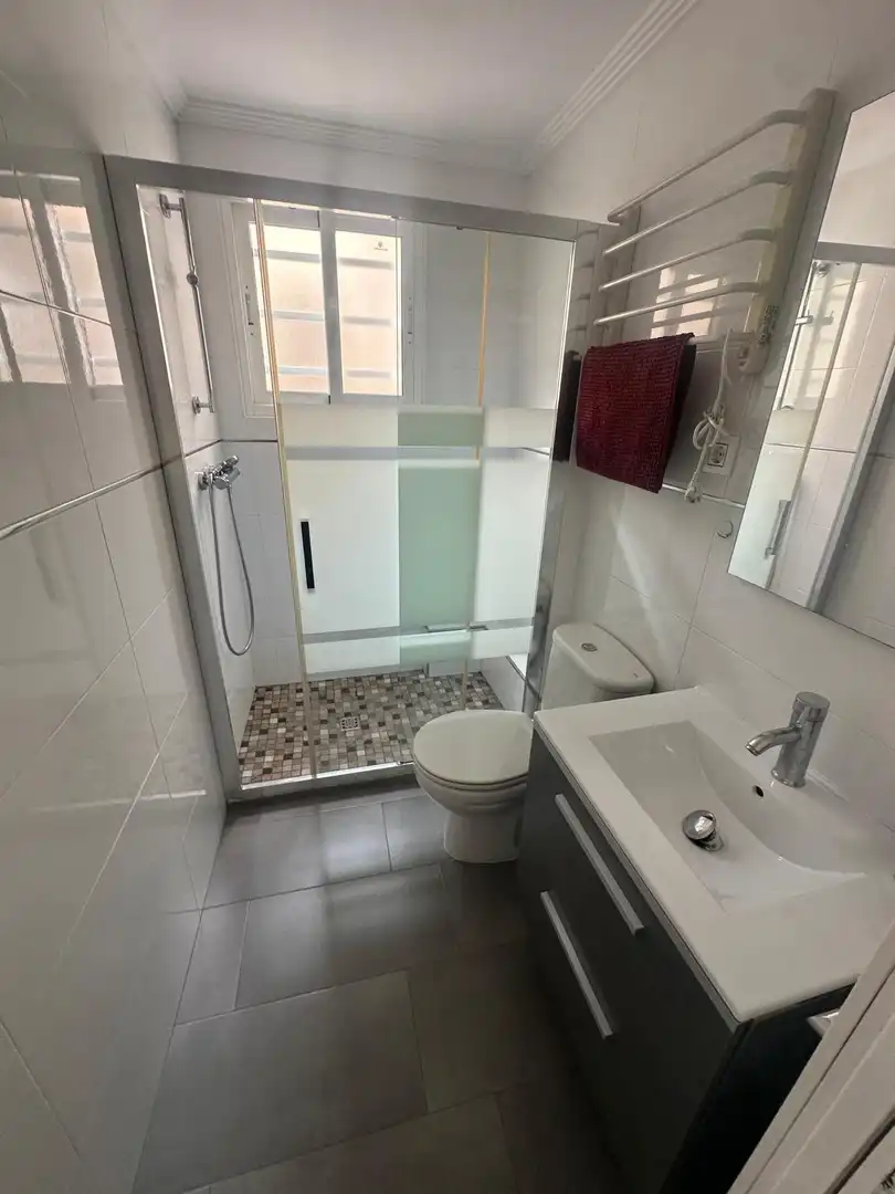 Bany de Apartament de lloguer en Águilas amb Aire condicionat, Moblat i Balcó