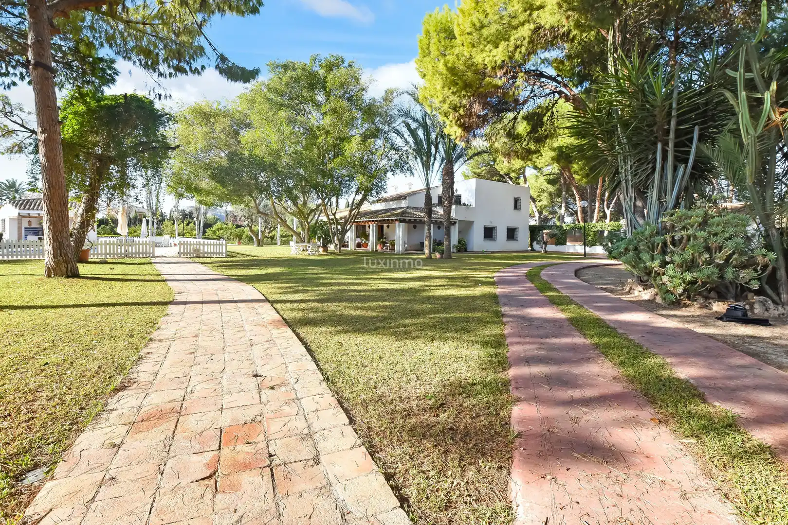 Jardí de Casa o xalet en venda en Alicante / Alacant amb Calefacció, Terrassa i Traster
