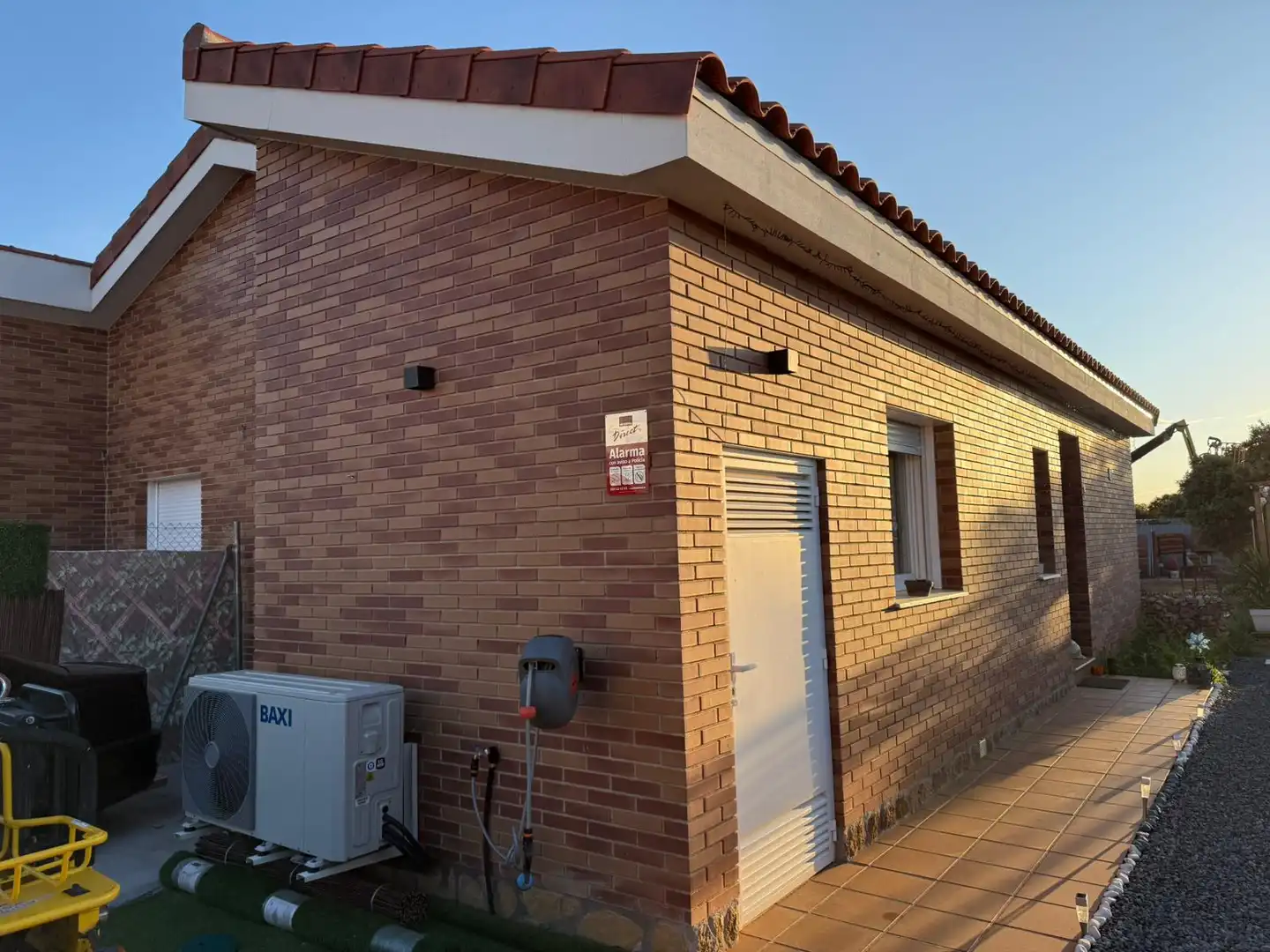 Vista exterior de Casa o xalet en venda en Pioz amb Calefacció, Jardí privat i Moblat