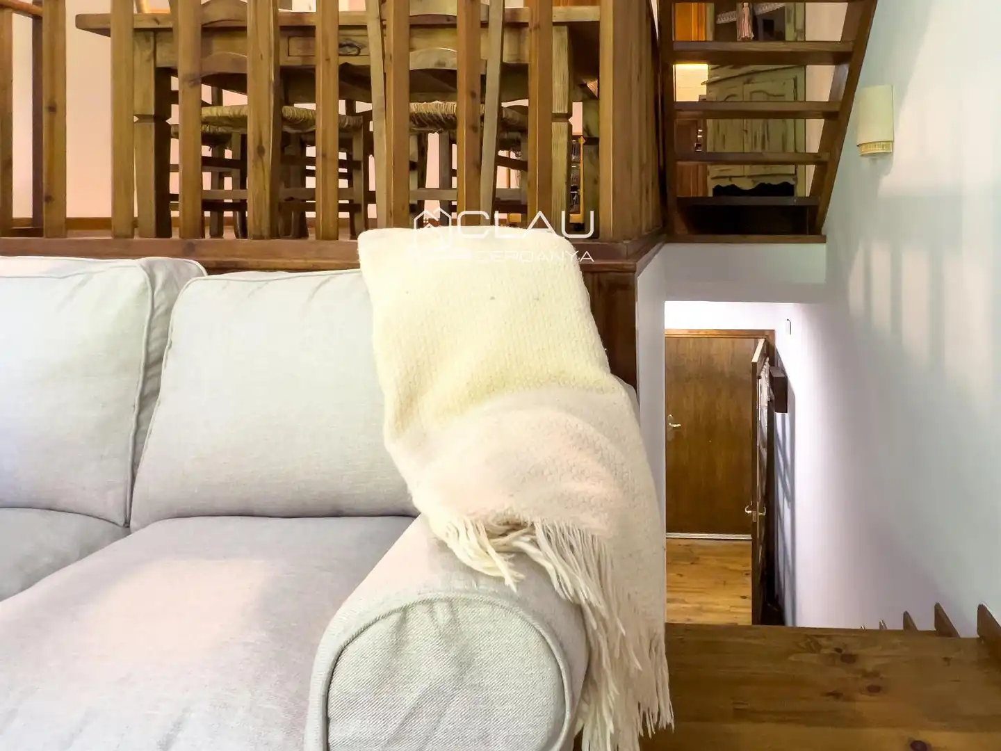 Wohnzimmer von Einfamilien-Reihenhaus zur Miete in Isòvol mit Heizung, Parkett und Terrasse
