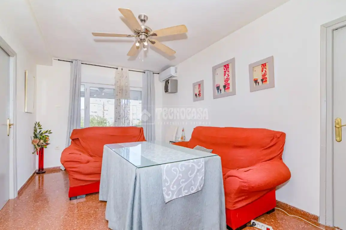 Living room of Flat for sale in  Granada Capital  with Air Conditioner and Balcony