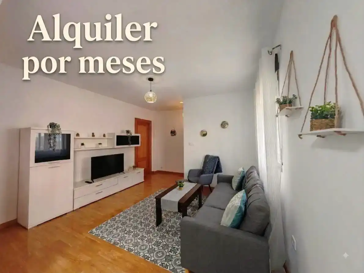 Sala d'estar de Pis de lloguer en Monachil amb Parquet i Moblat