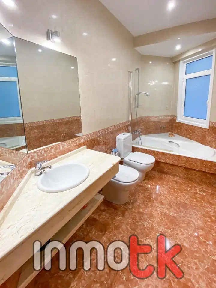 Bathroom of Flat for rent in A Coruña Capital   with Heating, Parquet flooring and Furnished