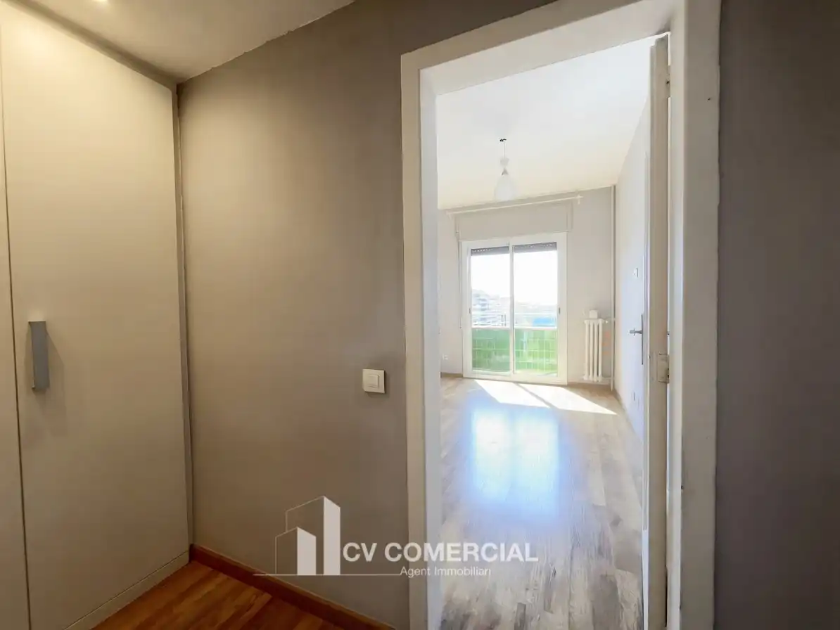 Piso con terraza en venta en Carrer del Comte d'Urgell, imagen 35