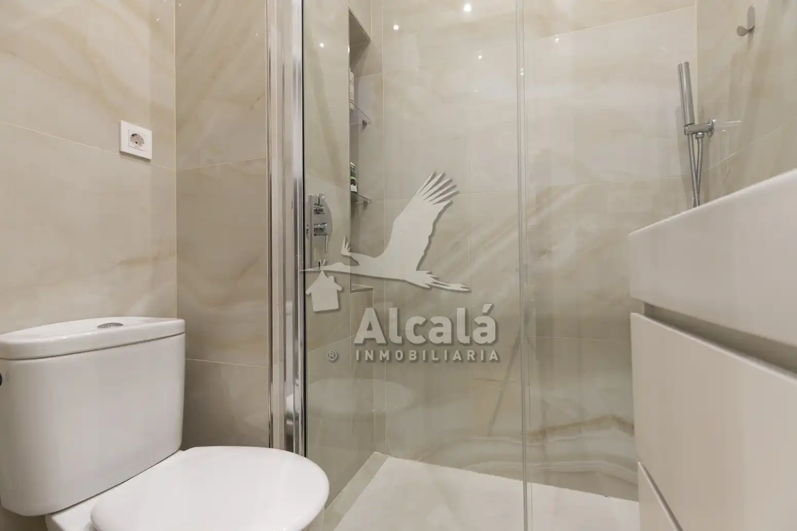 Baño de Piso en venta en Azuqueca de Henares con Aire acondicionado, Jardín privado y Domótica