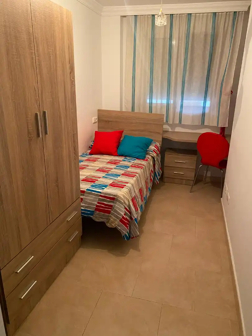 Habitación de Piso de alquiler en Málaga con Aire acondicionado, Amueblado y Horno