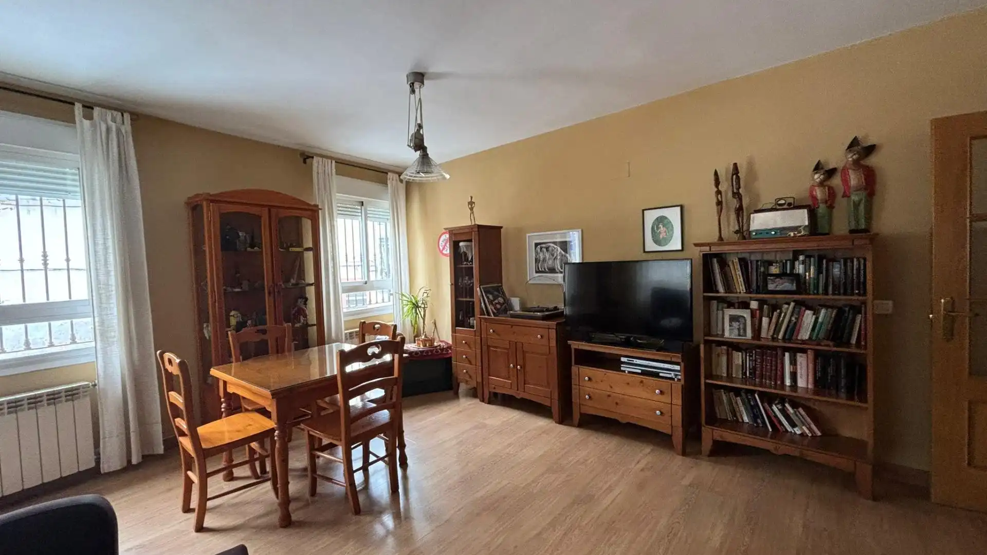 Living room of Flat for sale in Cáceres Capital  with Air Conditioner, Terrace and Storage room