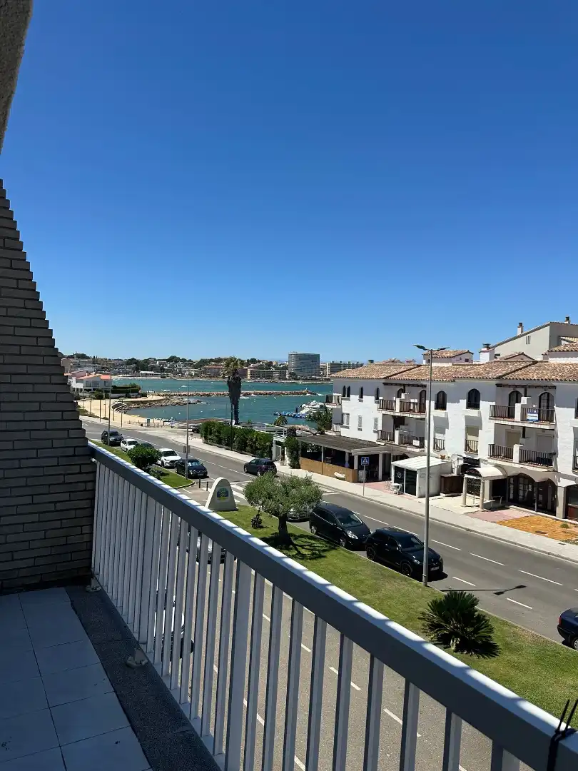 Wohnungen zum Verkauf in L'Escala mit Heizung, Terrasse und Möbliert