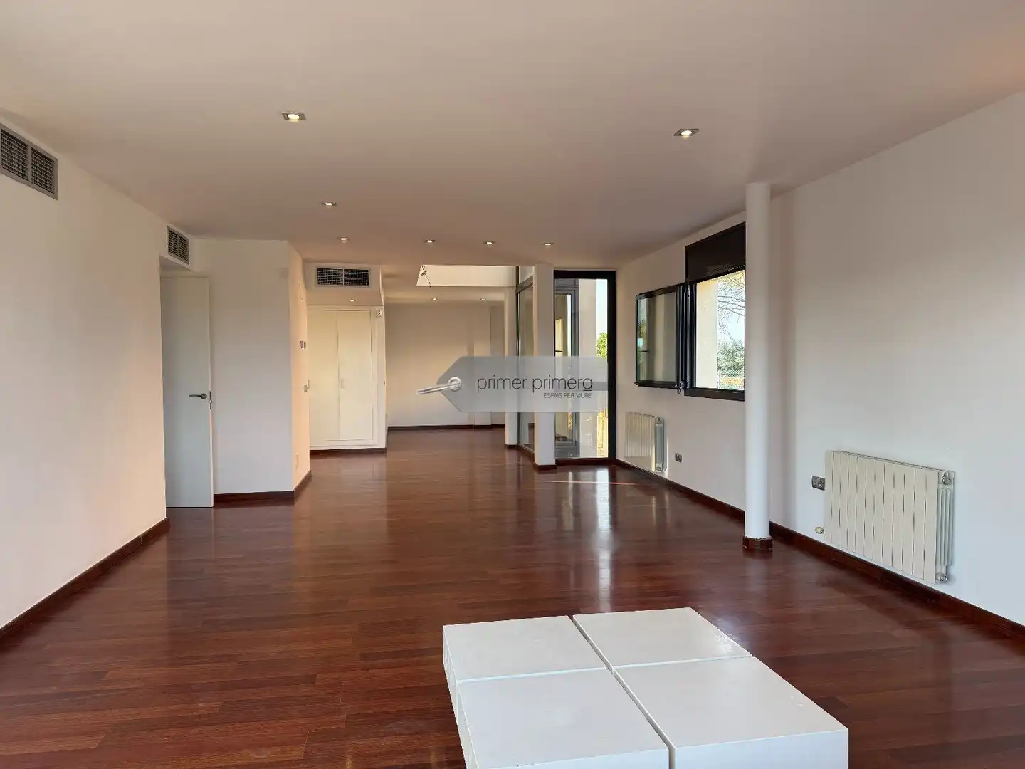 Sala de estar de Casa o chalet en venta en Vilobí d'Onyar con Aire acondicionado, Calefacción y Jardín privado