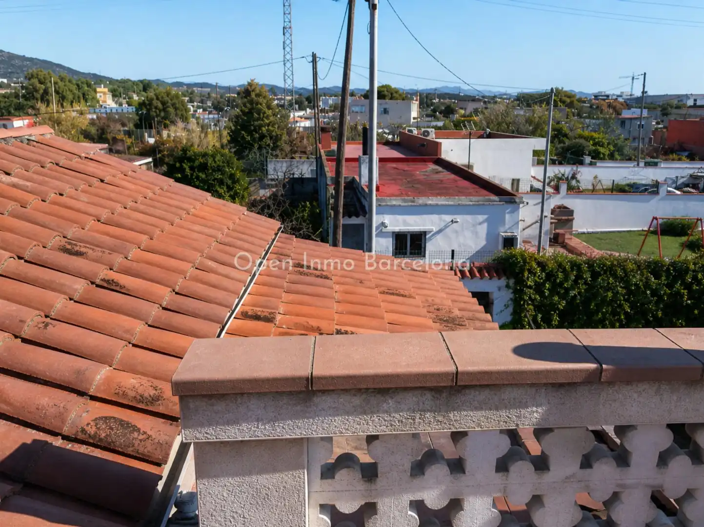 Vista exterior de Finca rústica en venda en Vilanova i la Geltrú amb Aire condicionat, Jardí privat i Terrassa